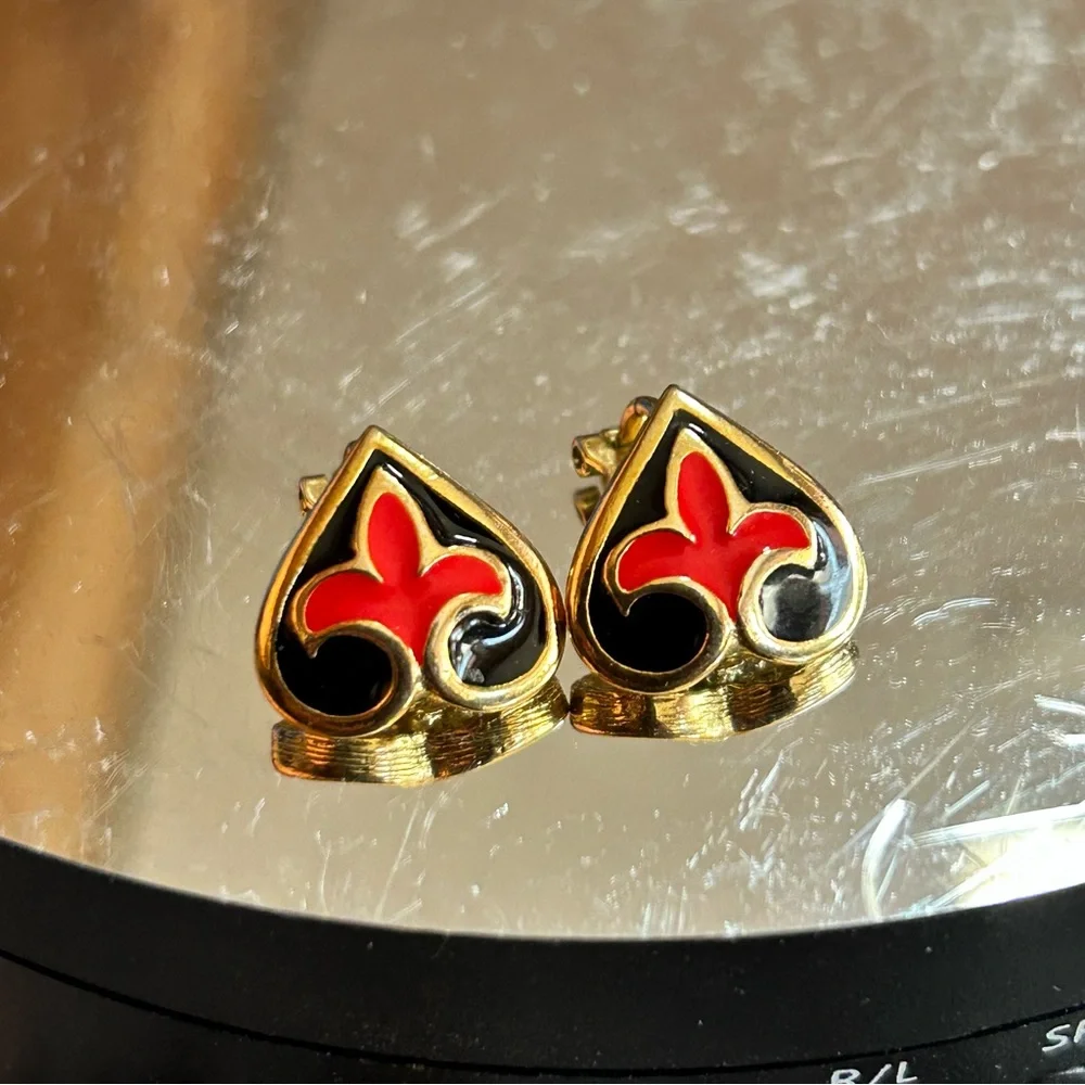 Vintage fleur de lis crest enamel clip on earrings